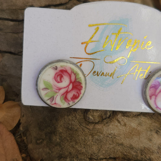 Aros pequeños, porcelana inglesa reutilizada en base de acero, con rosas.