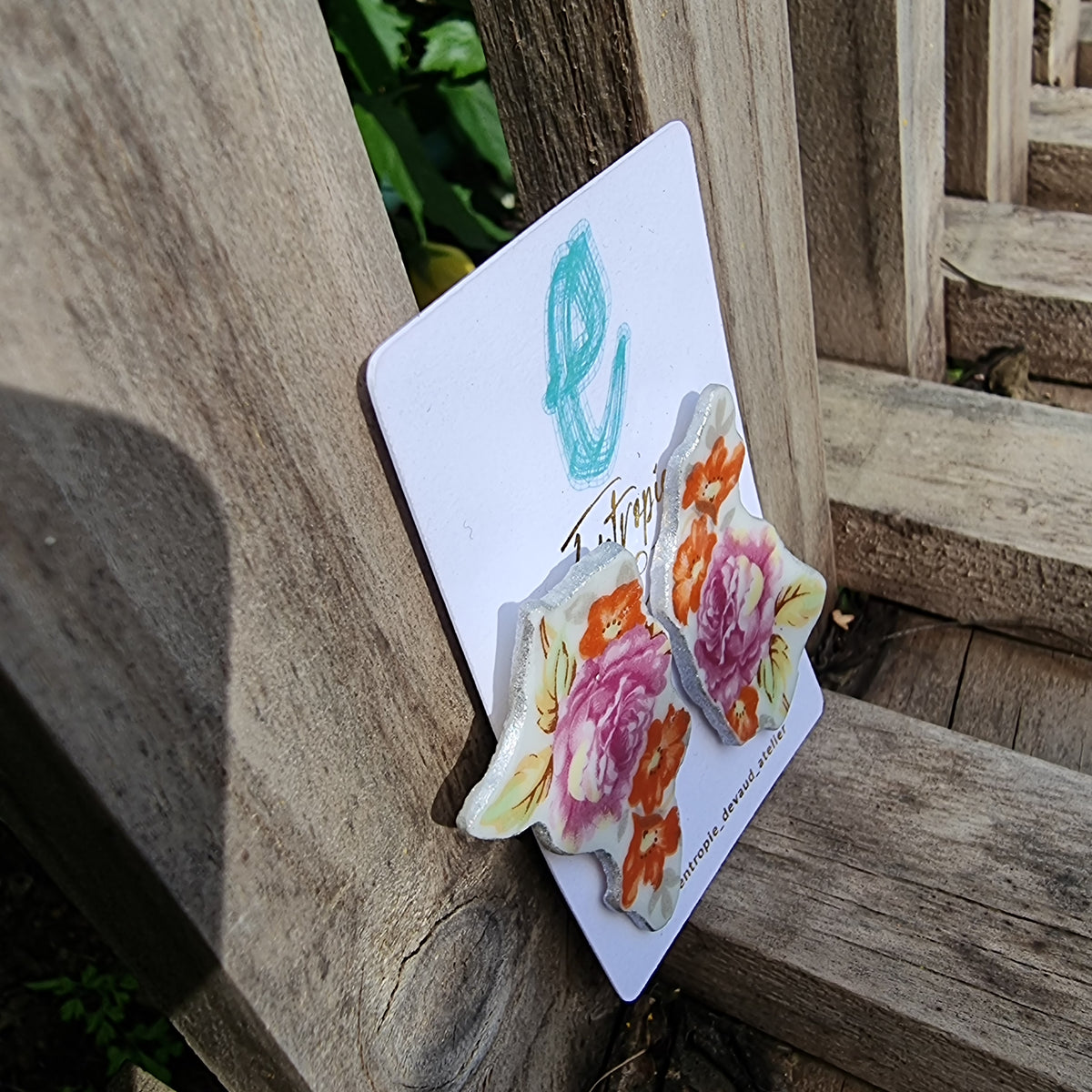 Aros de loza, rosas contorneadas