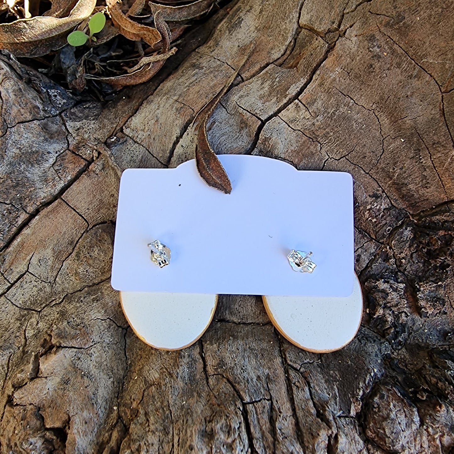 Aros stud flor amarilla, porcelana años 1960