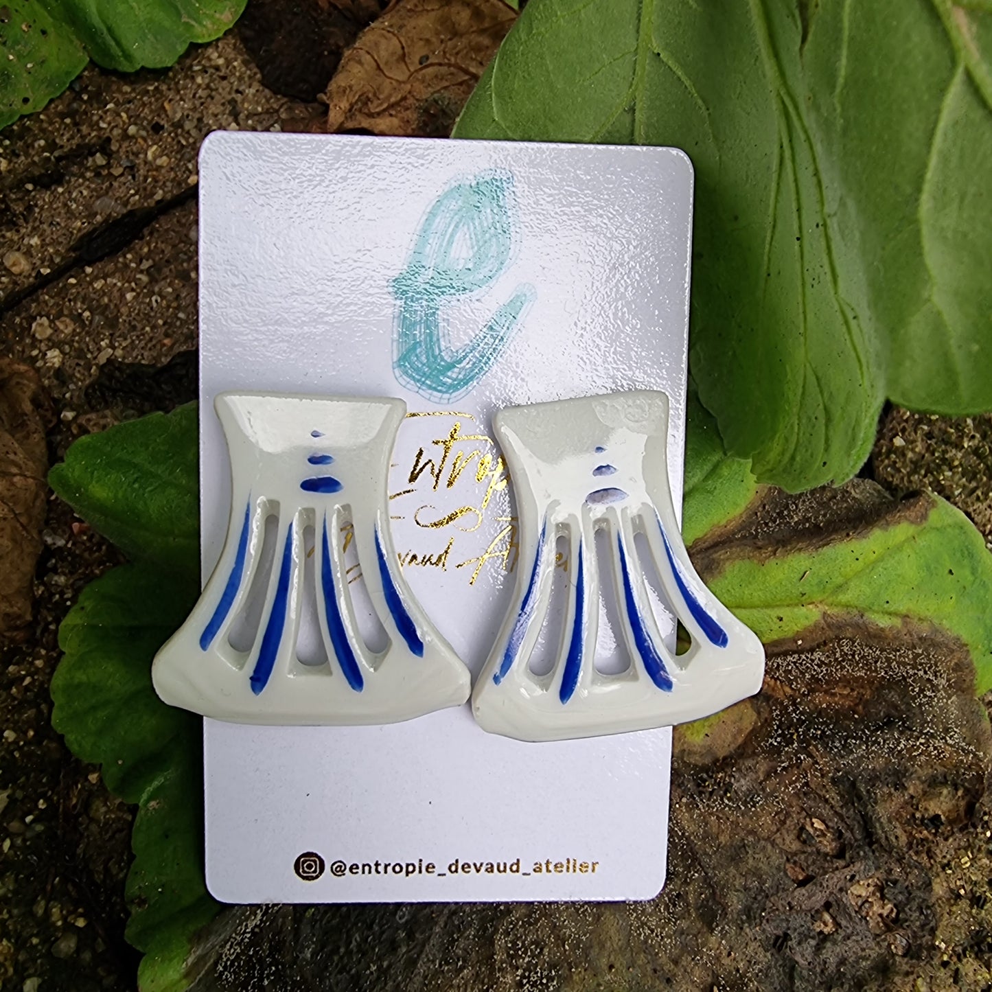 Aros stud, porcelana con calados
