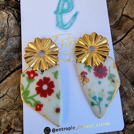 Aros trapezoides, flores rojas