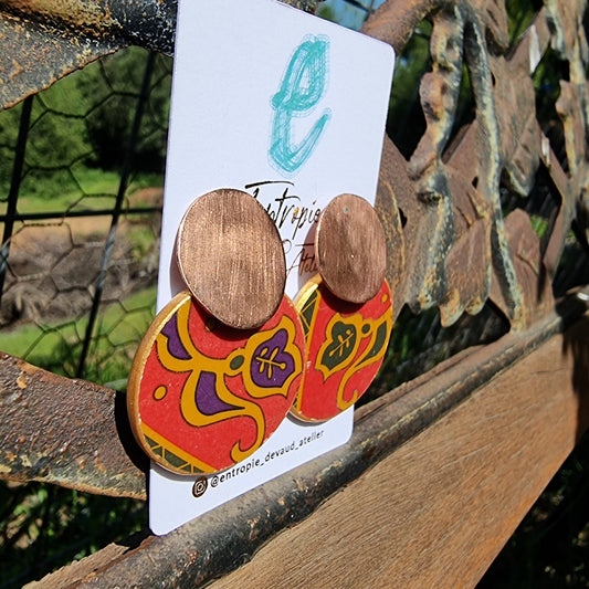 Aros colgantes, cerámica roja
