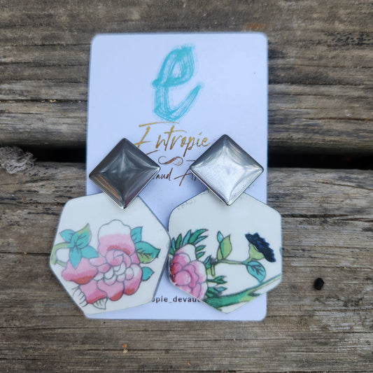 Aros de cerámica inglesa reutilizada,  cortados en forma de hexágono.