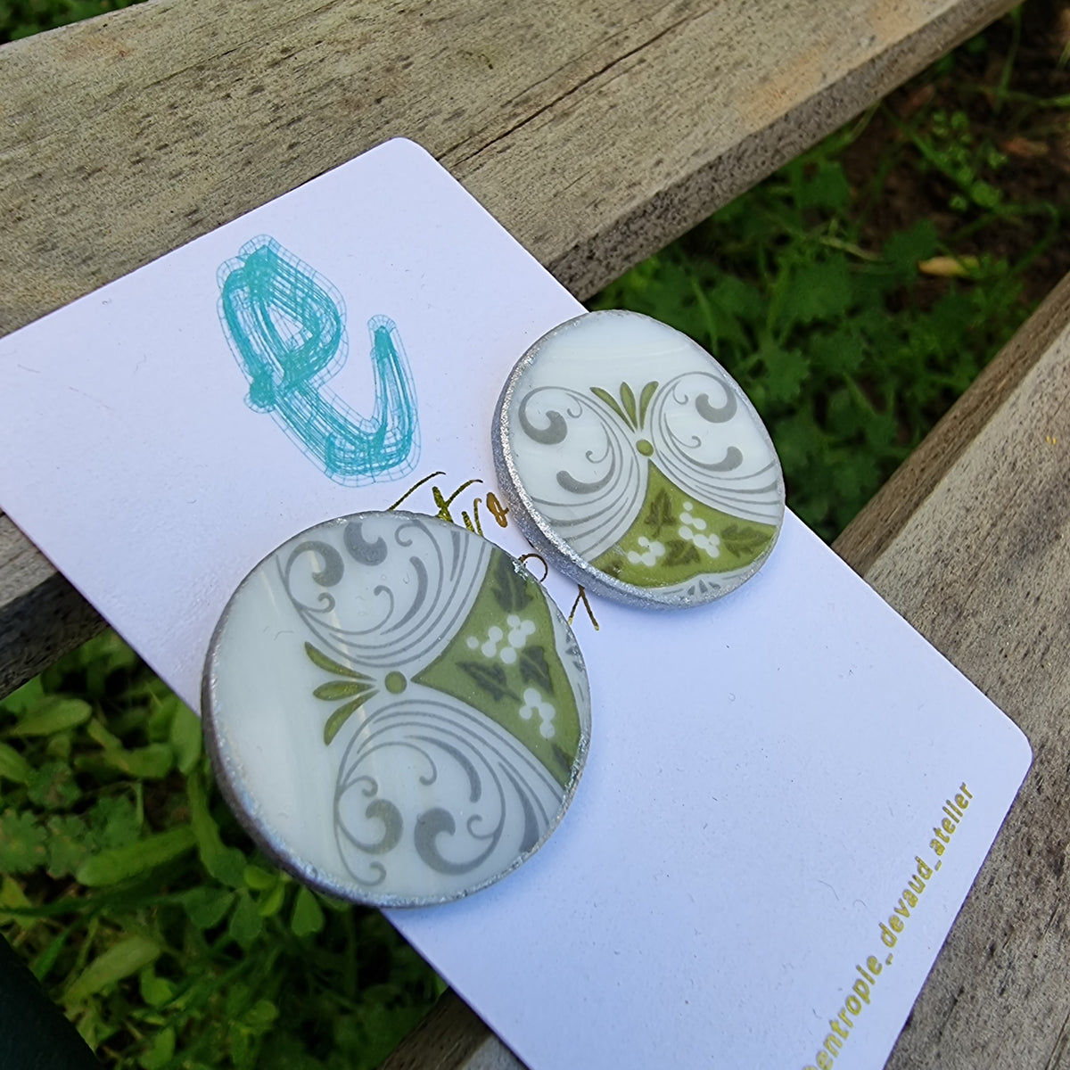 Aros stud, círculo verde  y gris