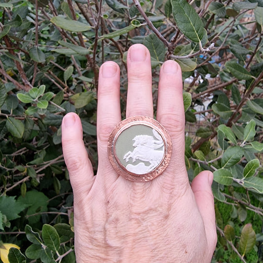 Anillo de cobre y plata, cerámica jasperware