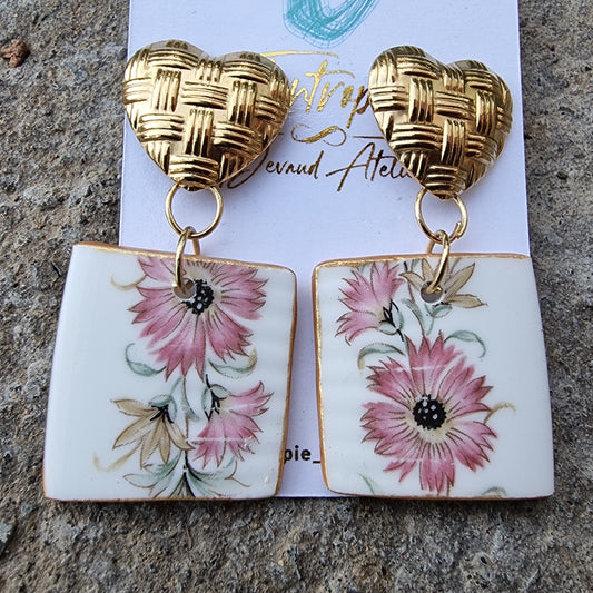 Aros flores rosadas, gancho corazón