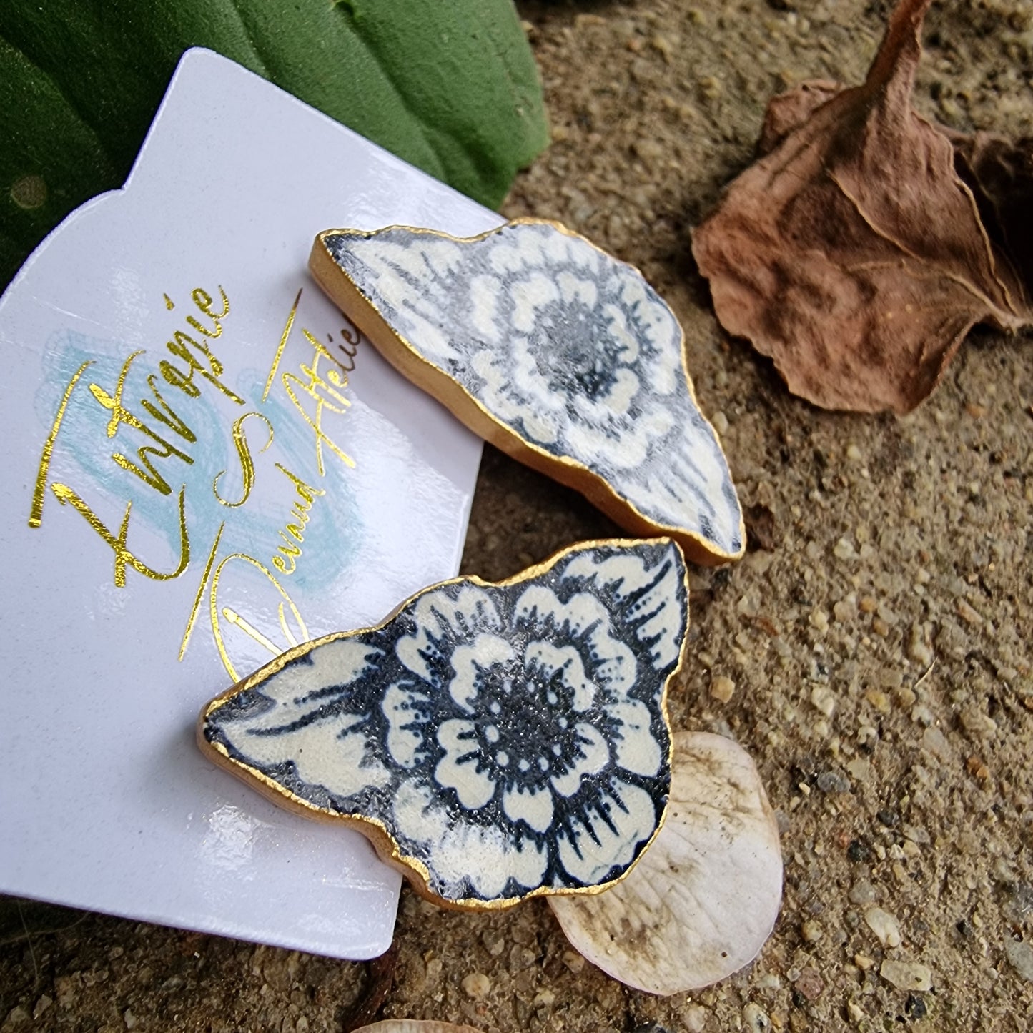 Aros perfilados, cerámica chilena diseño flor azul