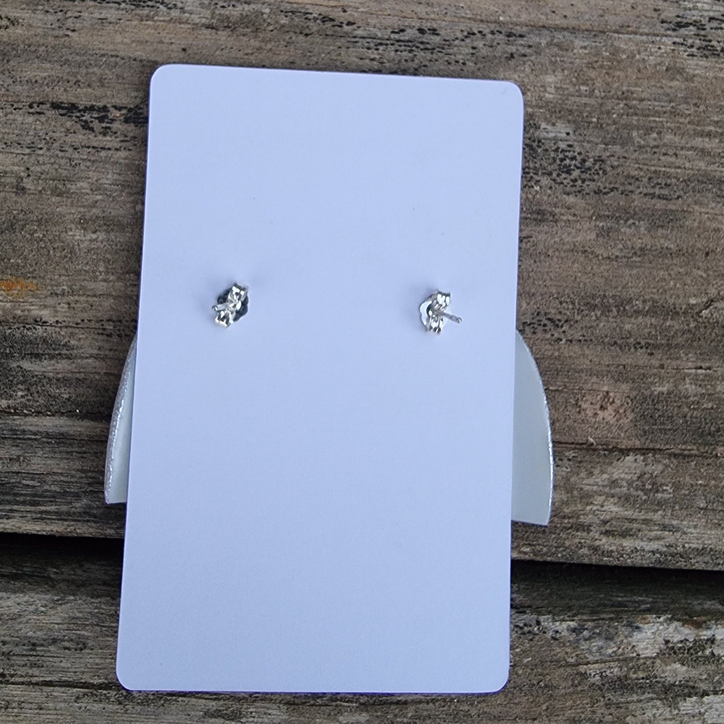 Aros stud trozos de porcelana flores azules.