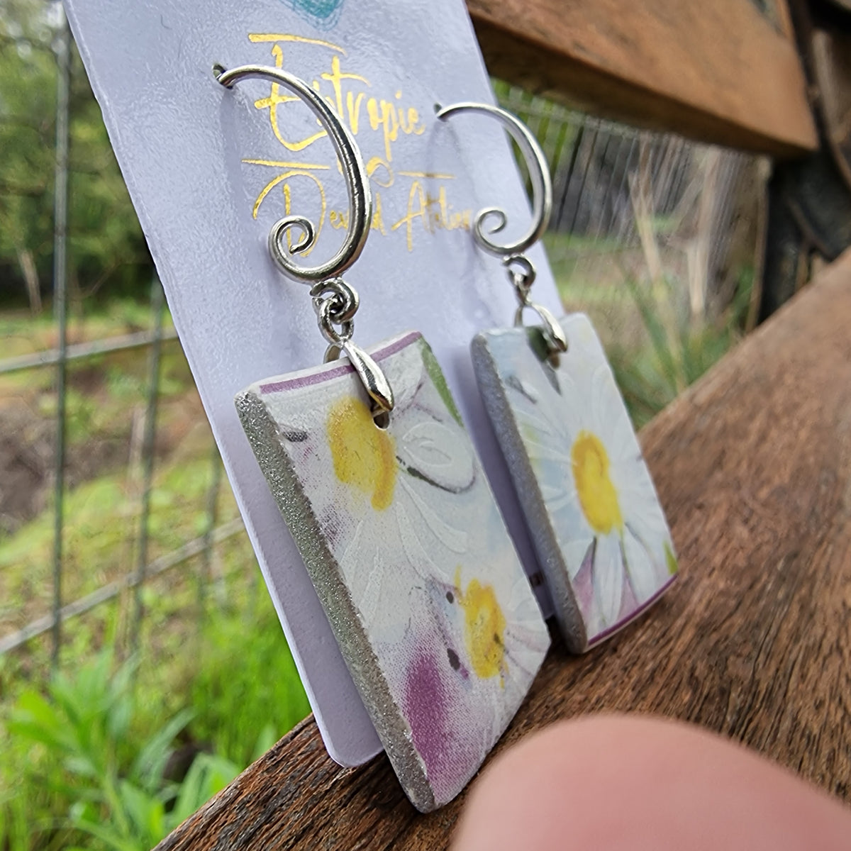 Aros de cerámica, decorados con margaritas