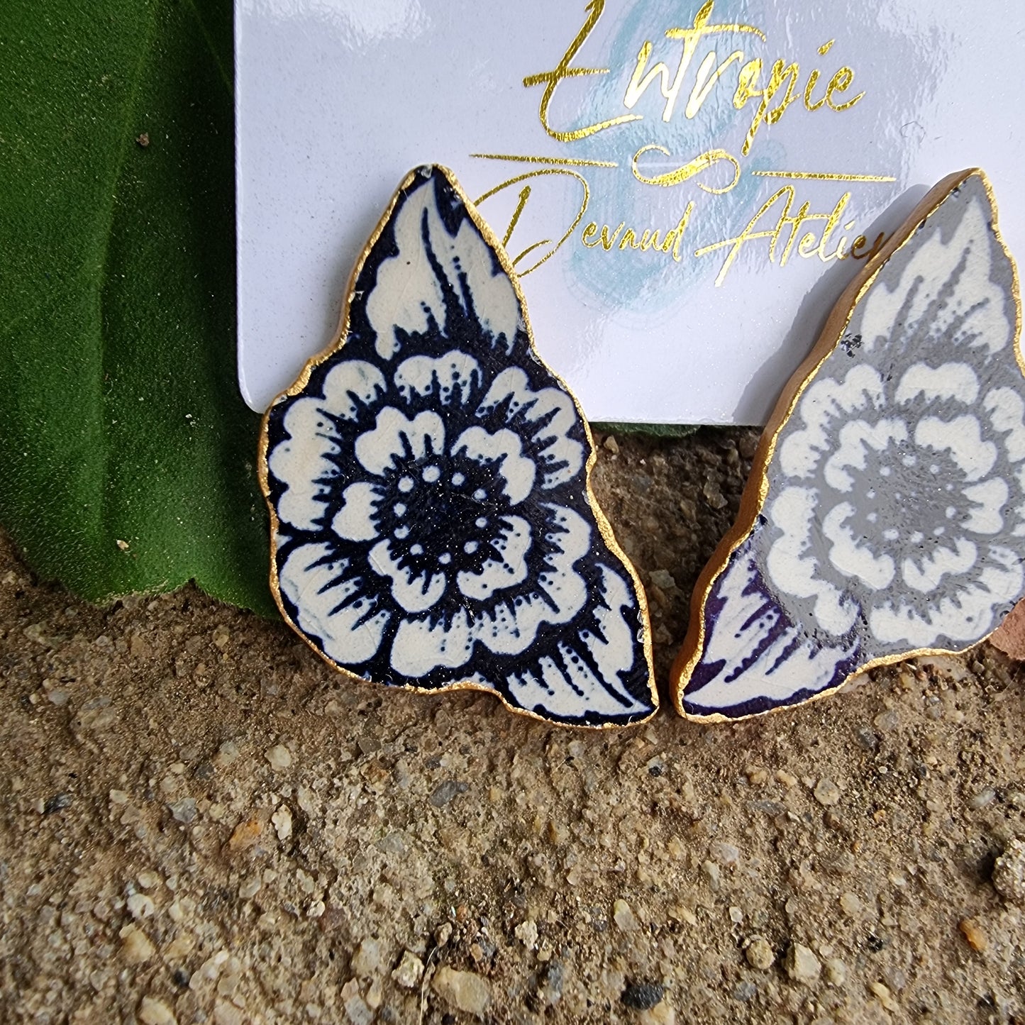 Aros perfilados, cerámica chilena diseño flor azul