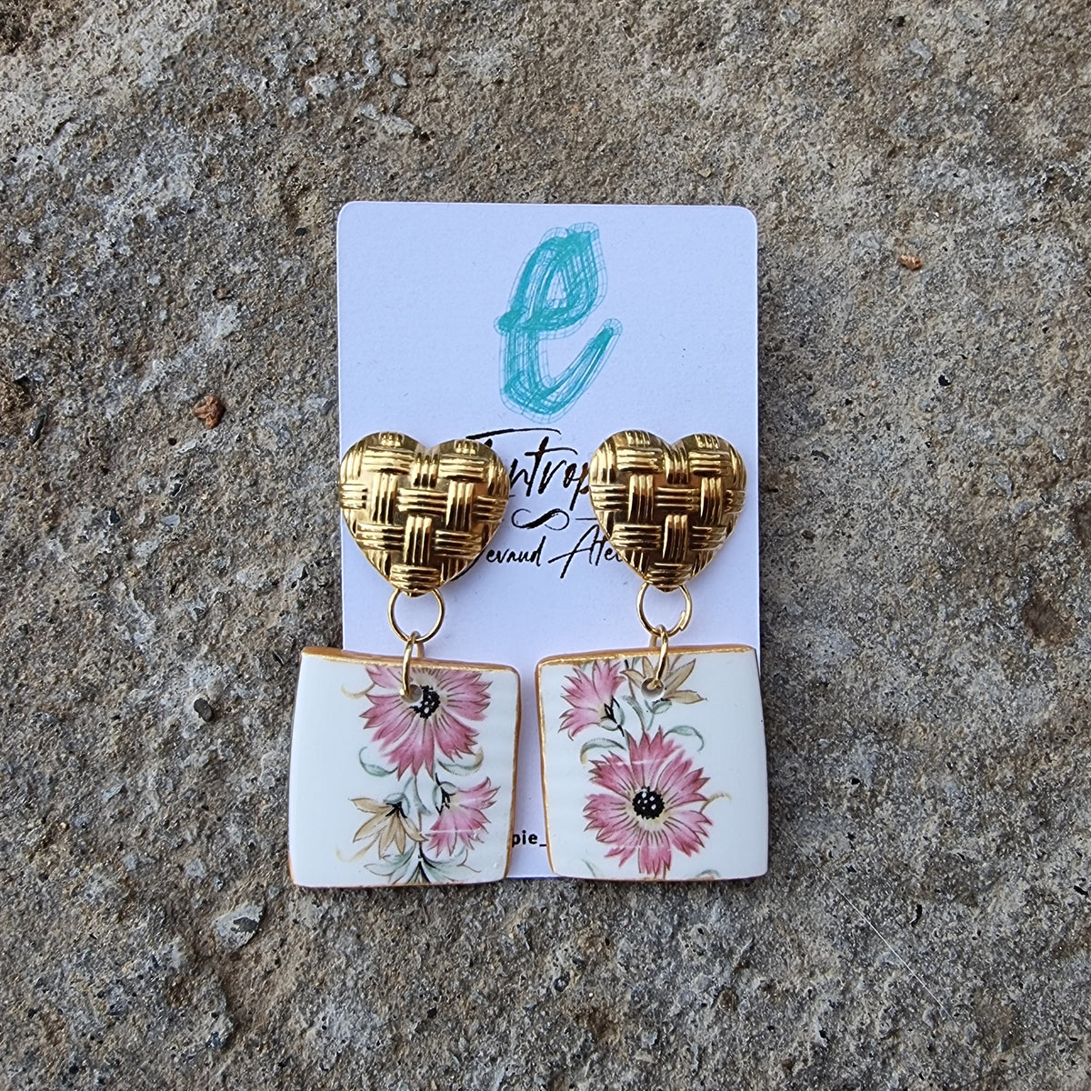 Aros flores rosadas, gancho corazón