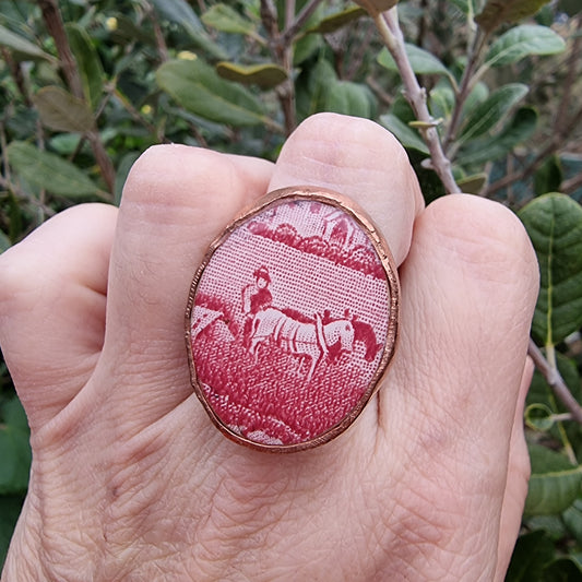 Anillo ovalado, con diseño campestre