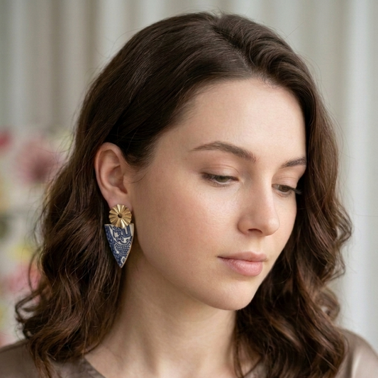 Aros hechos con trozos triangulares de cerámica Blue Willow