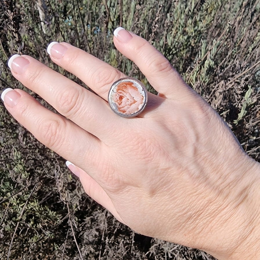 Anillo con trozo rescatado de cerámica chilena Fanaloza