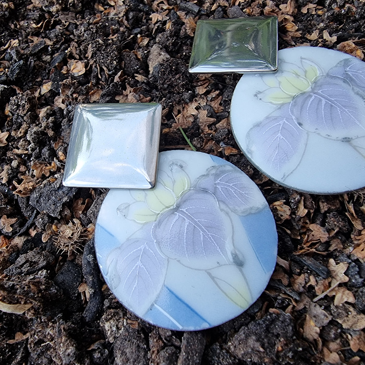 Aros porcelana japonesa, lirio colores suaves