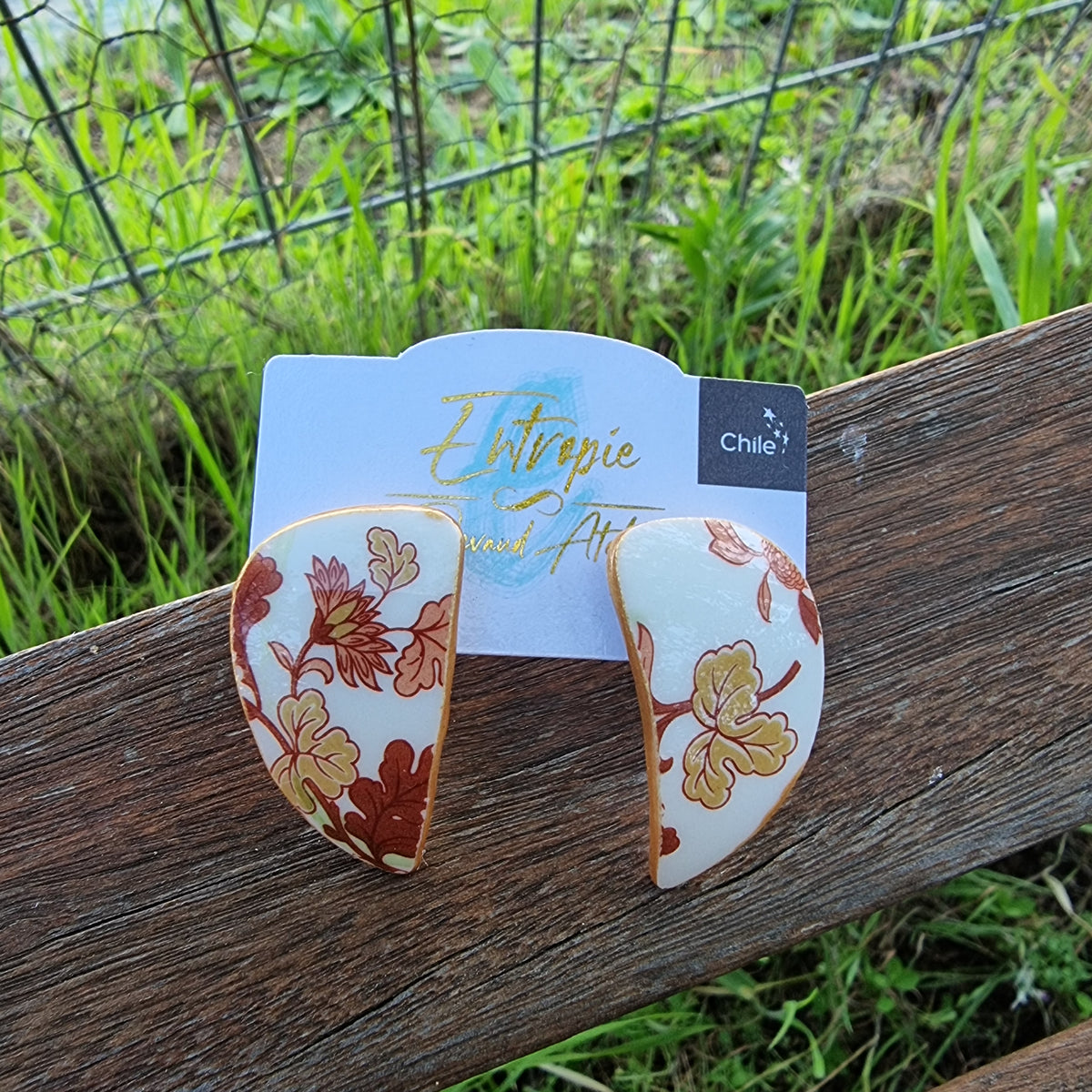 Aros porcelana japonesa, flores tonos tierra.