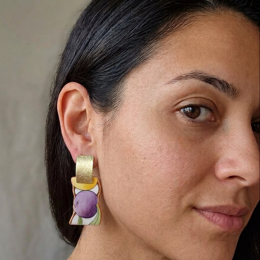 Aros de porcelana con diseño frutal.