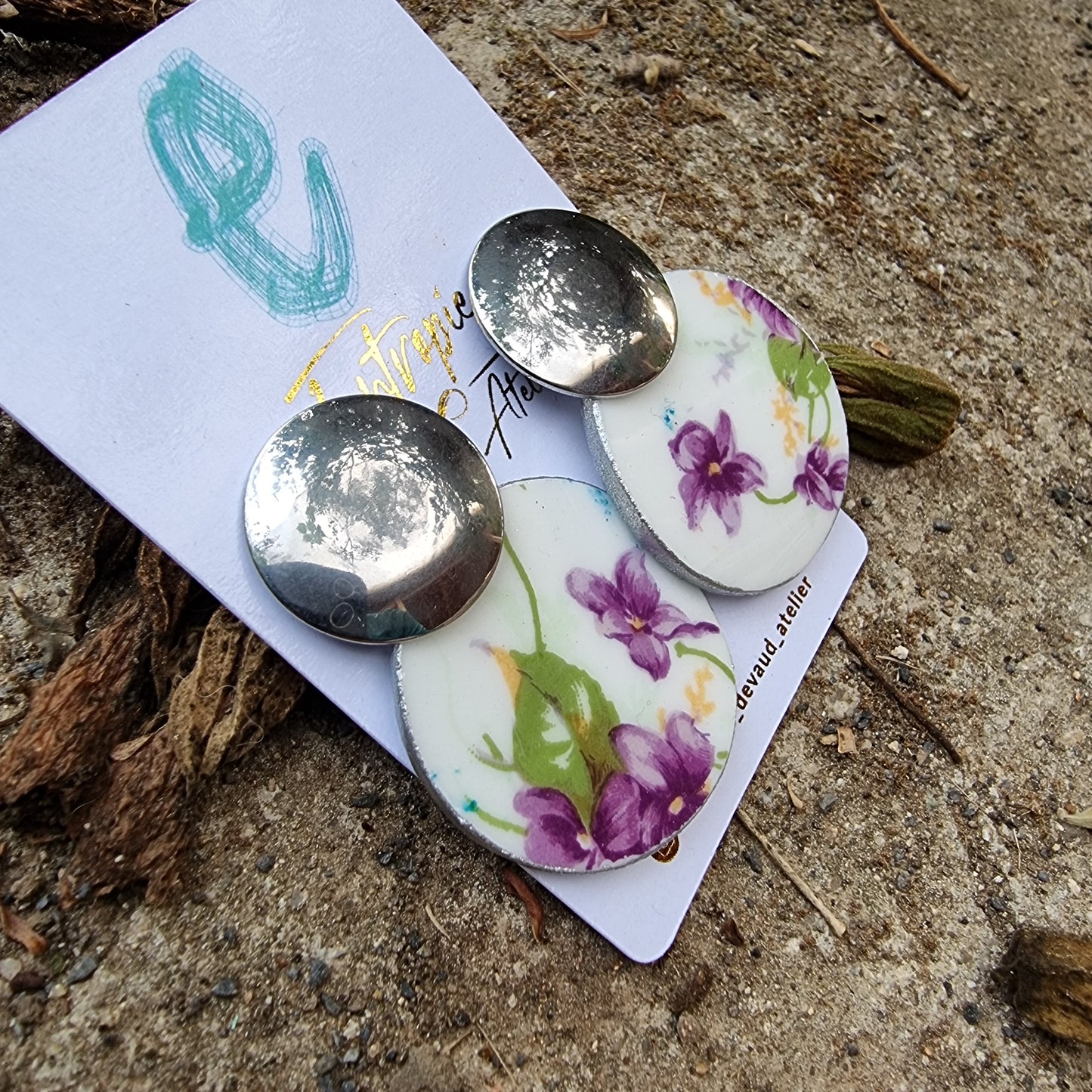 Aros porcelana inglesa, redondos, con diseño de violetas