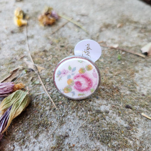 Anillo redondo, con trozo de porcelana rescatada desde vajilla inglesa.