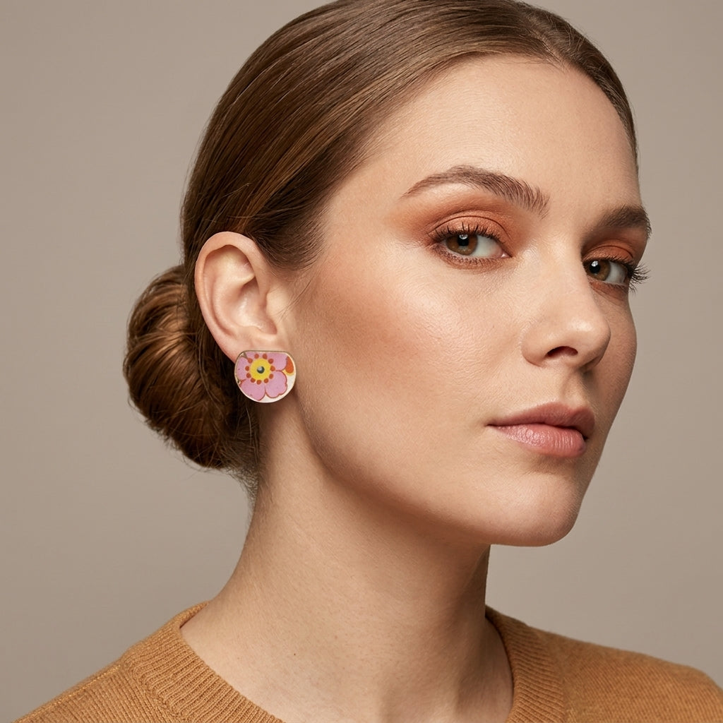 Aretes diseño stud, flores rosadas