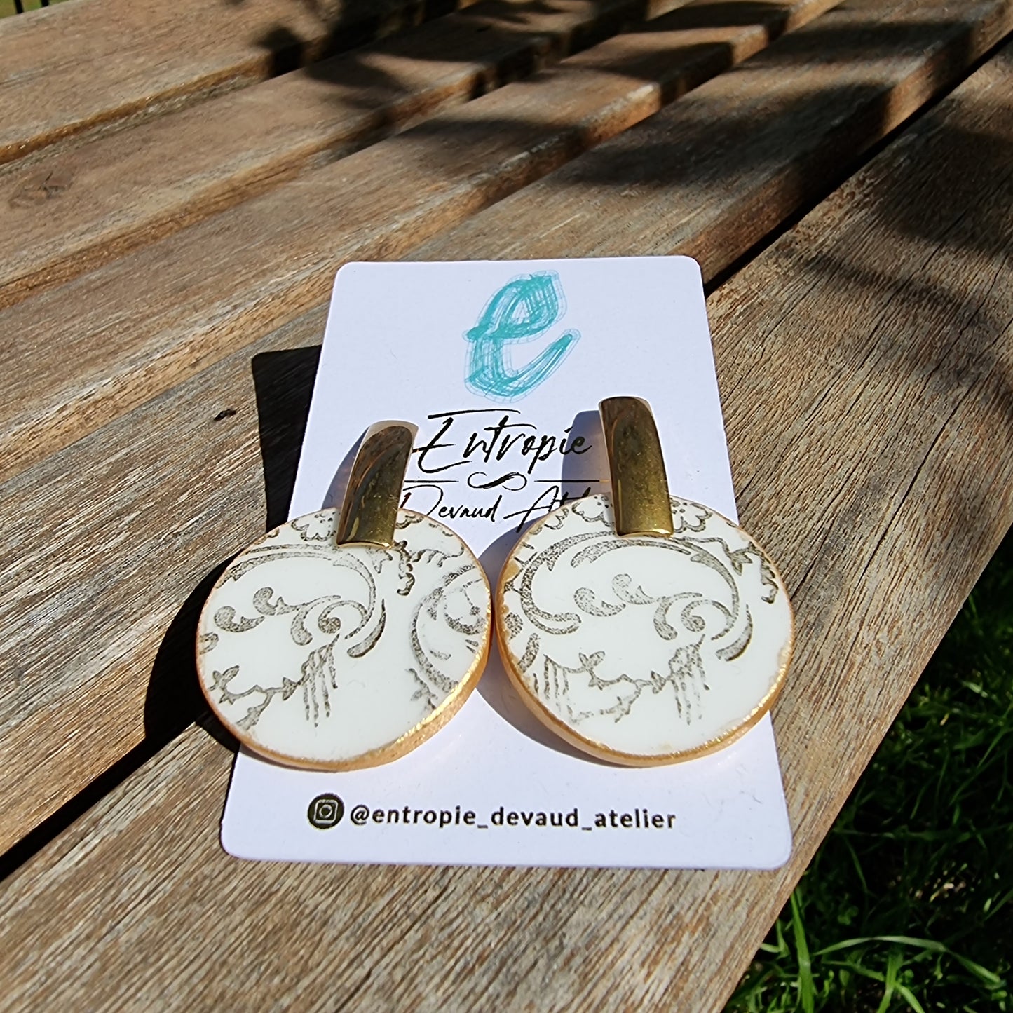 Aros redondos, porcelana con pintura oro